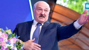 В Беларуси намечается культ личности: ждем появления бронзовых Лукашенко. Похоже, конец близок