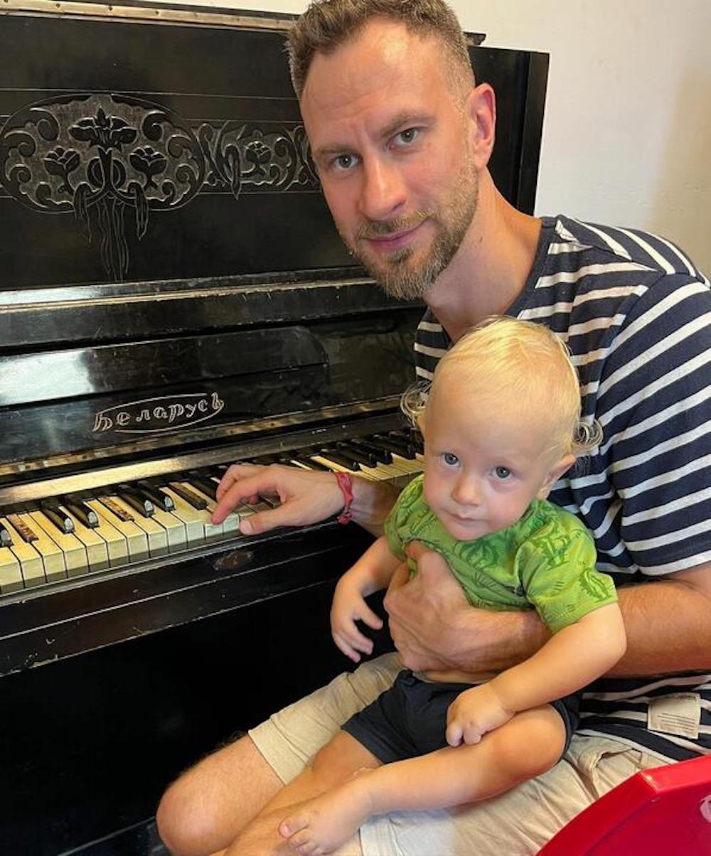 Евгений Булка с сыном Левоном, Израиль, август 2022 года. Фото: Instagram @eugene_bulka.