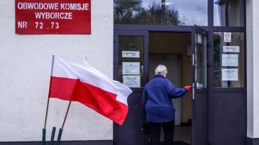 В Польше на прошедших выборах зафиксировали рекордную явку. Аналитики сравнили цифры с Беларусью и еще 185 странами