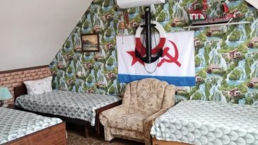 Серп и молот на стене: в Бресте сдают гостевой дом «‎Звезда». Он понравится ностальгирующим по СССР 