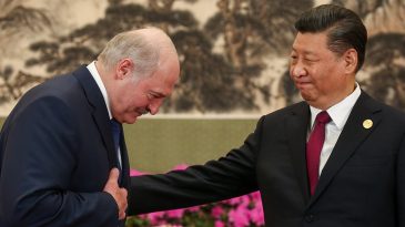 Александр Фридман: Лукашенко хотелось бы спрятаться под китайский зонтик. Но Китаю поцелуи не продашь