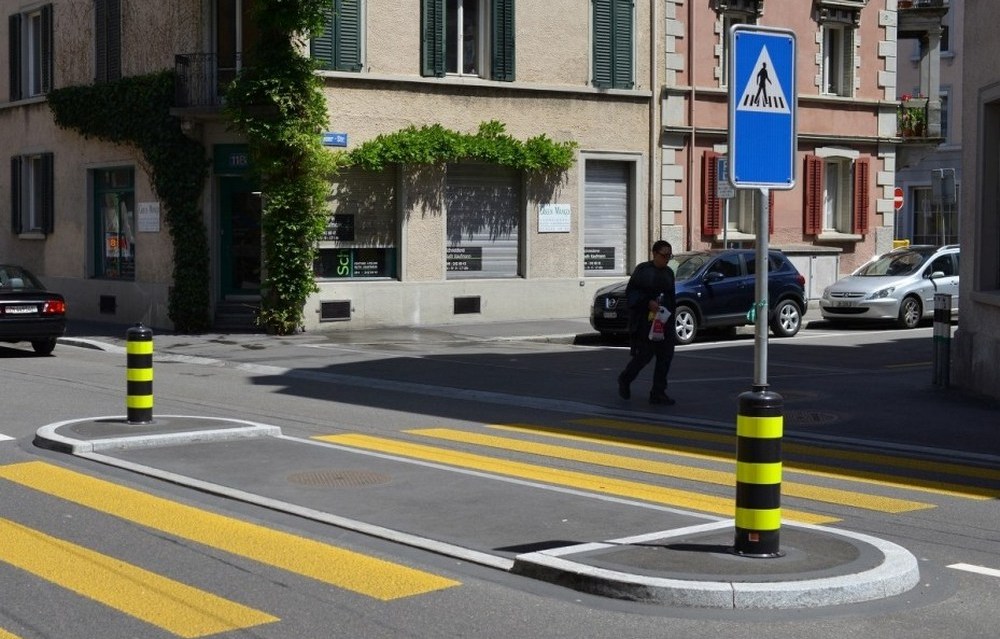 Пешеходный переход где-то в Европе.