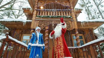 Поместью Деда Мороза в Беловежской пуще исполняется 20 лет: сравнили афишу с программой 10-летней давности 