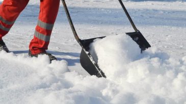 В Беларуси в 4 раза вырос спрос на уборщиков снега по сравнению с прошлым годом. А что по зарплатам? 