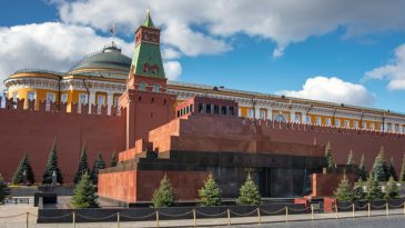 «Лукашенко действует как типичный коллаборант». Почему в Минске до сих пор не построили мавзолей?