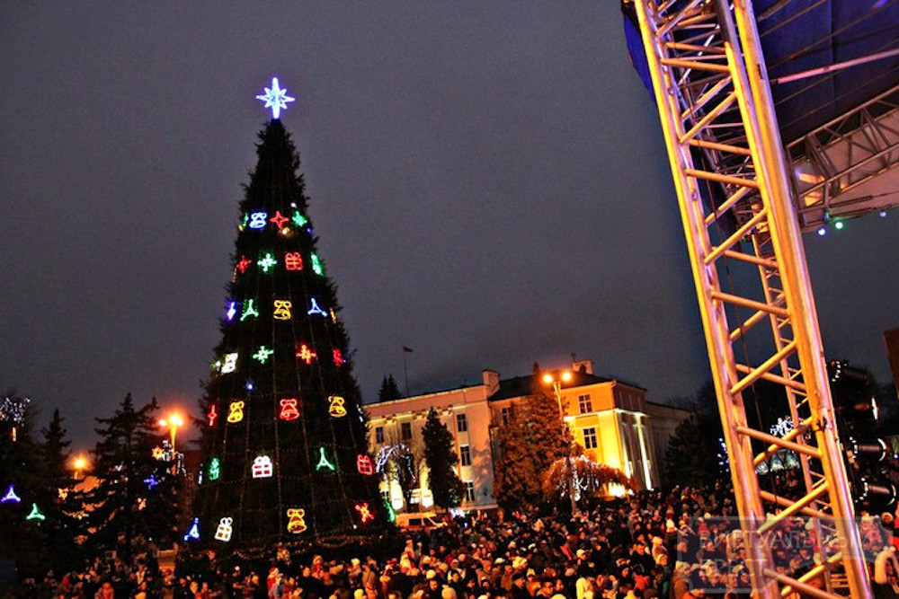Открытие новогодней елки в Бресте на площади Ленина. Декабрь 2013 года. Фото: virtualbrest.