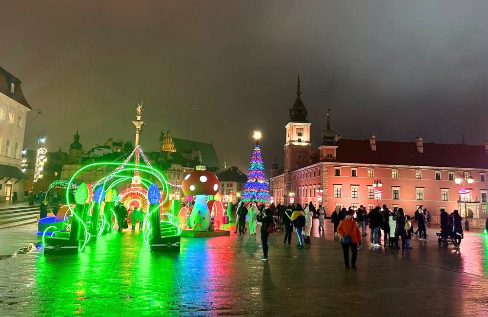 Праздничная иллюминация в Старом городе в Варшаве. Фото: BGmedia. 