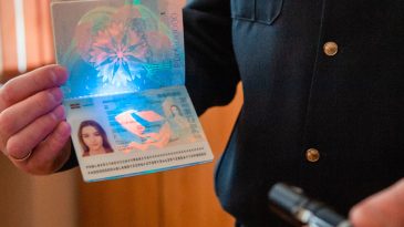 Появился фейк, что Евросоюз запретит въезд беларусам без биометрических паспортов. Объясняем, что изменится, а что нет