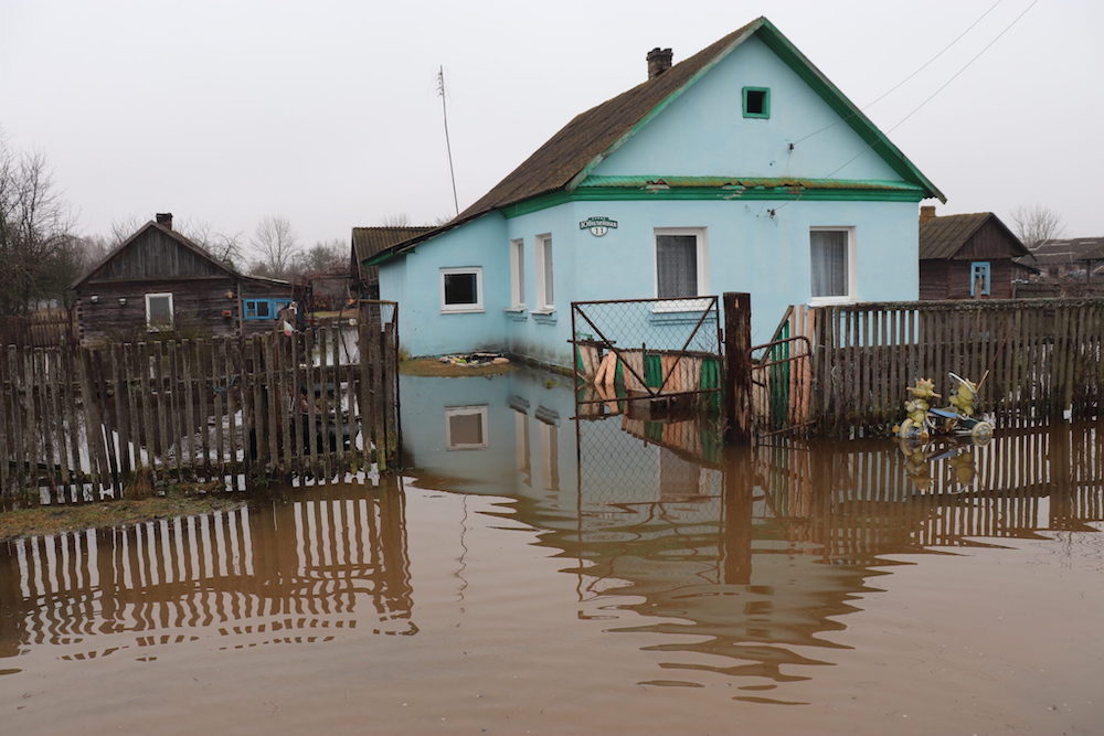 Подтопленные дома на ул. Юбилейной в деревне Волька Ивацевичского района. Фото: ivatsevichy.by.