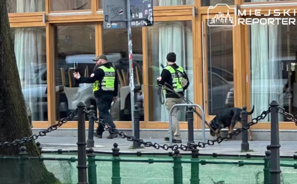 Работа полиции на месте преступления. Скриншот видео Miejski Reporter.