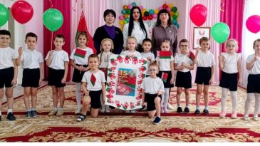 В детском саду в Иваново дошколята пели гимн и говорили о госсимволике: как на Брестчине проходит День Конституции