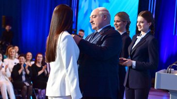 Лукашенко раскокетничался перед лояльными женщинами: «Пойду, пойду…» не значит, что я уже принял решение