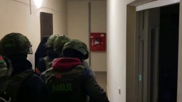 Силовики задержали брестчанина, молодой парень угрожал ножом детям во дворе: что произошло в Бресте и области 25 марта