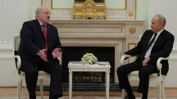 Александр Фридман: Лукашенко пытается отбиться от войны, а Путину нужна капитуляция Украины