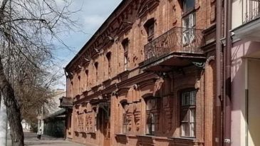 В Бресте продаются три квартиры в домах историко-культурного наследия города. Посмотрели на их состояние