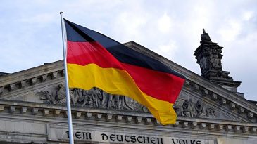 Что означает флаг Германии и почему у ФРГ и ГДР были свои версии флага? Вспоминаем интересные факты из истории