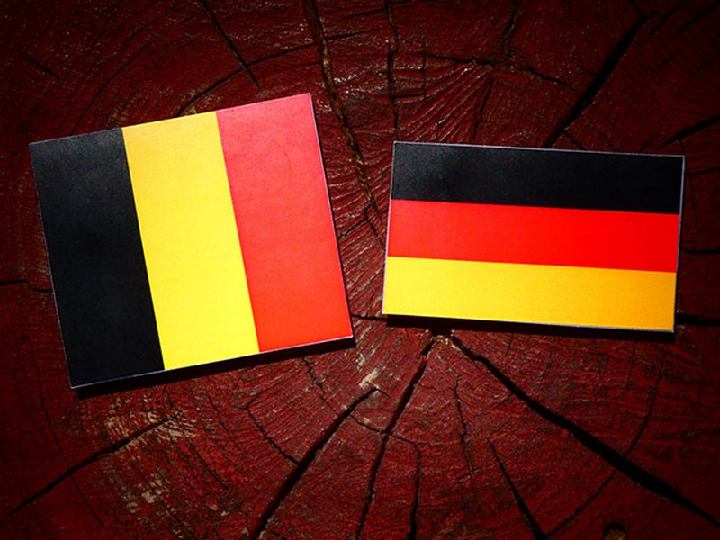 Флаги Бельгии (слева) и Германии (справа)