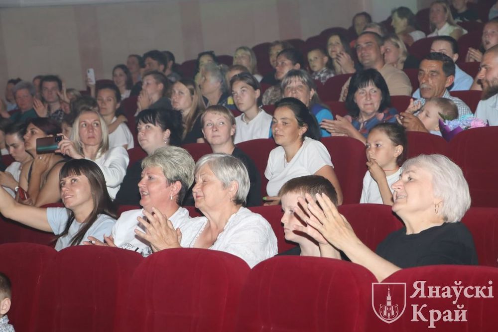 Зрители на конкурсе красоты и таланта «Мисс малютка-2024» в Иваново. Фото: janow.by.