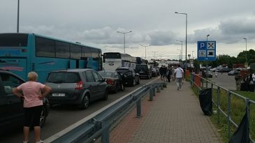 «Это не коллапс. Это новая реальность». На беларуско-польской границе сразу с обеих сторон появились автобусные очереди