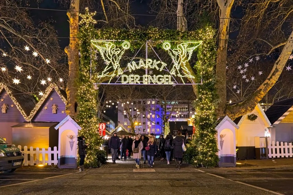 Рынок Ангелов на площади Neumarkt в Кельне