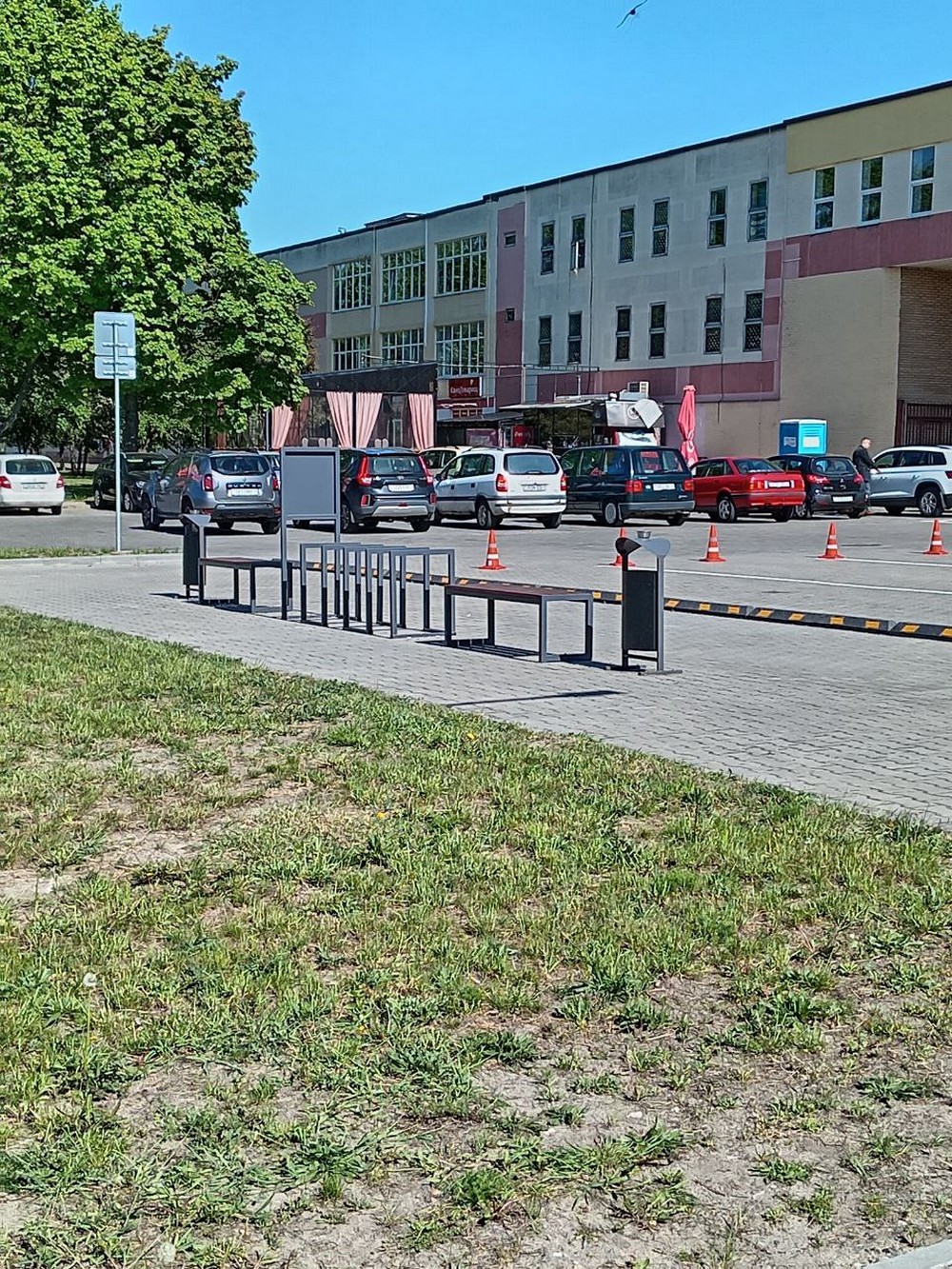 Велопарковка на улице Янки Купала в Бресте. Фото из соцсетей