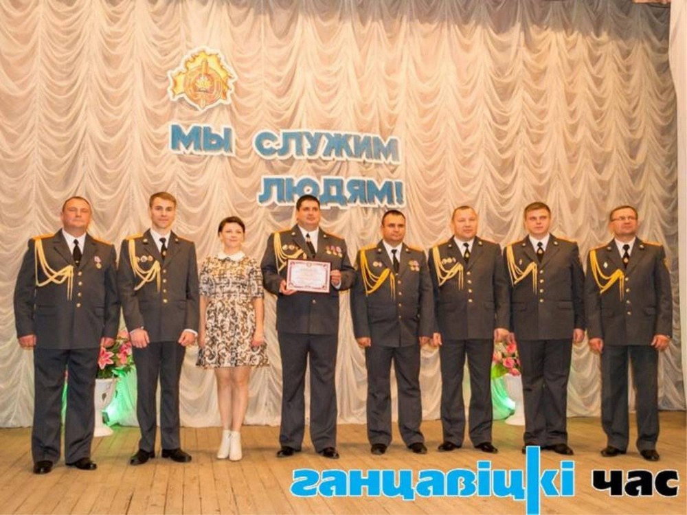 На конкурсе милицейской самодеятельности. Владимир Стрижич второй с правой стороны