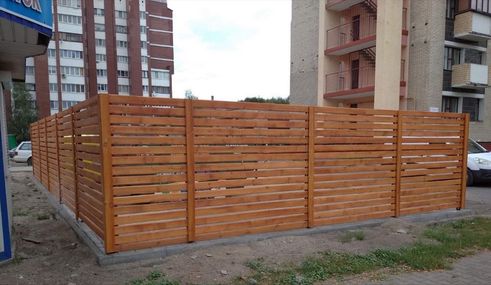 Одна из обновленных контейнерных площадок в Бресте.