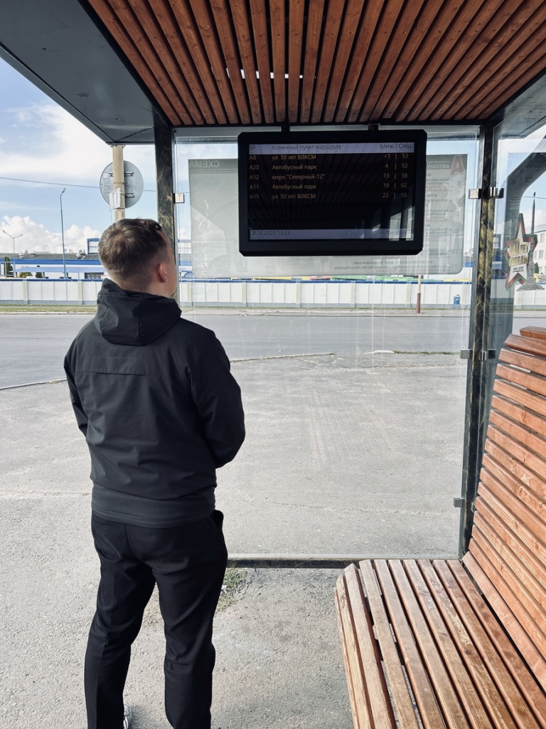 На конечной остановке автопарка на улице Тельмана в Барановичах установили монитор