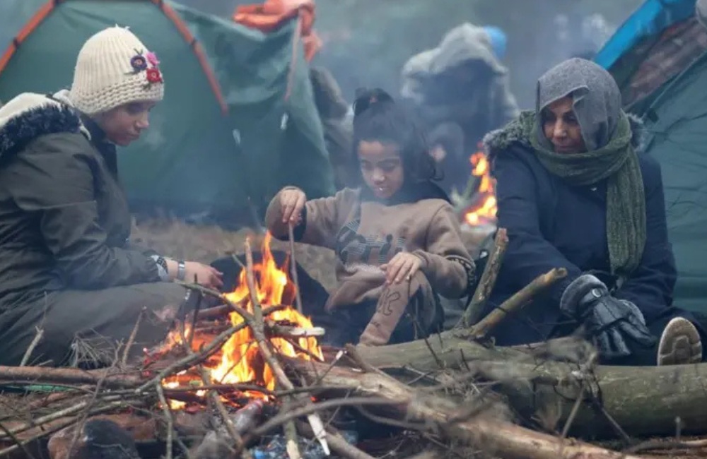 Мигранты на границе Беларуси осенью 2021 года. Фото: Reuters