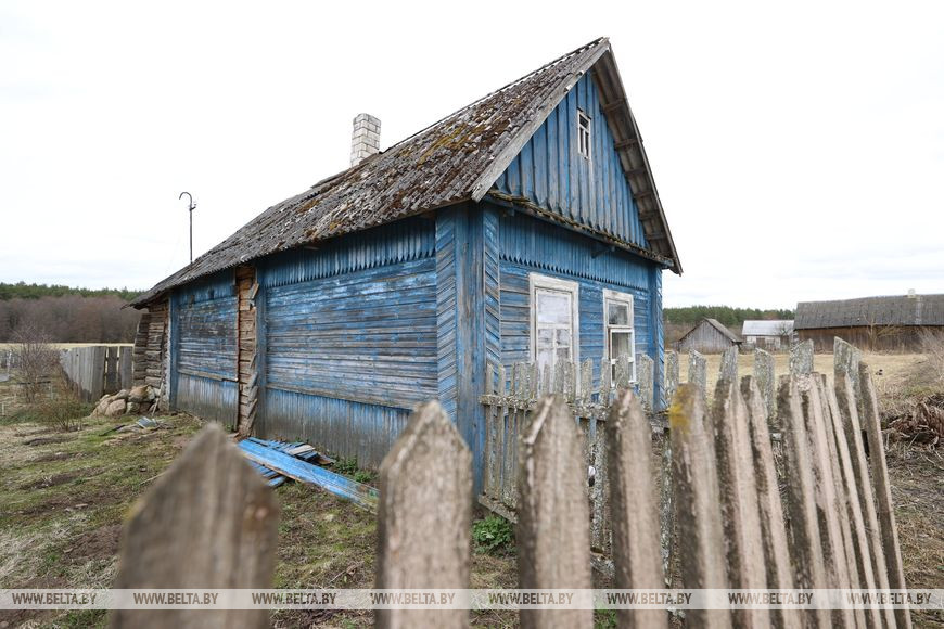 Пустующий дом в беларуской деревне