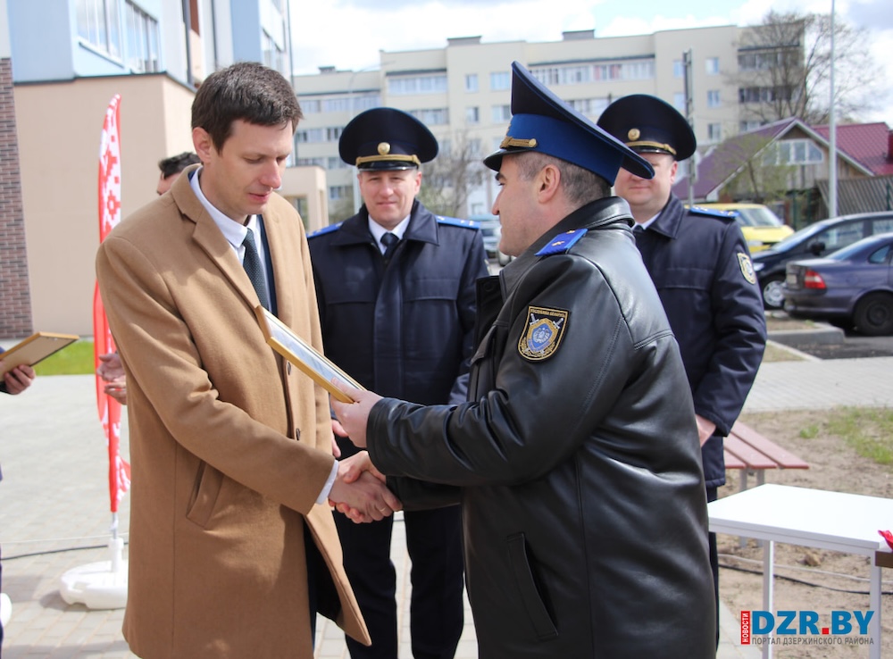 Вручение ключей от арендного жилья следователям в Дзержинске