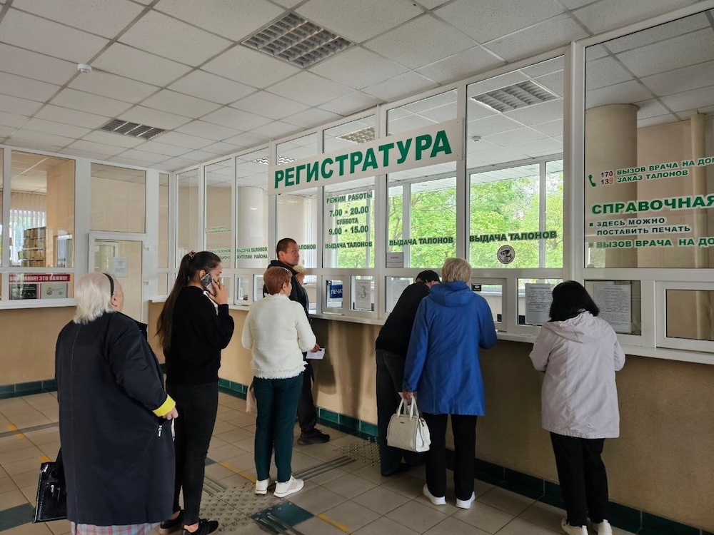 Очередь в регистратуру в поликлинике №1 в Молодечно