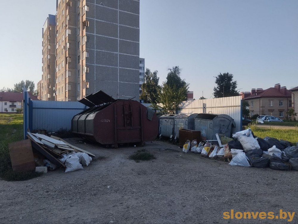 Контейнерная мусорная площадка в Слониме. Фото: «Слонимский вестник»