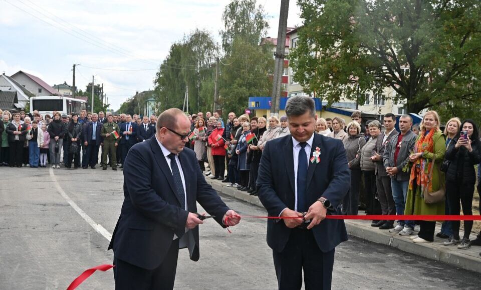 чиновники с помпой открыли мост