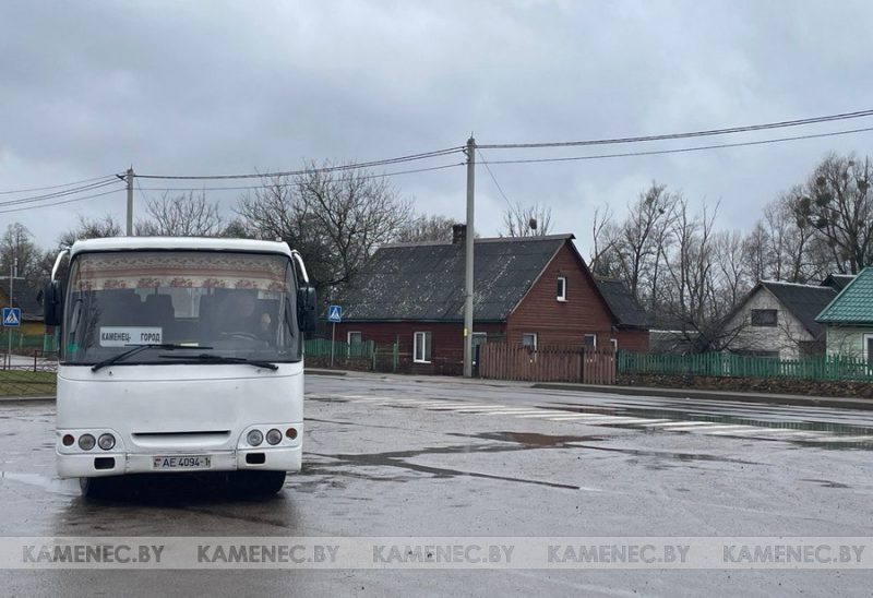 Автобус на автостанции в Каменце