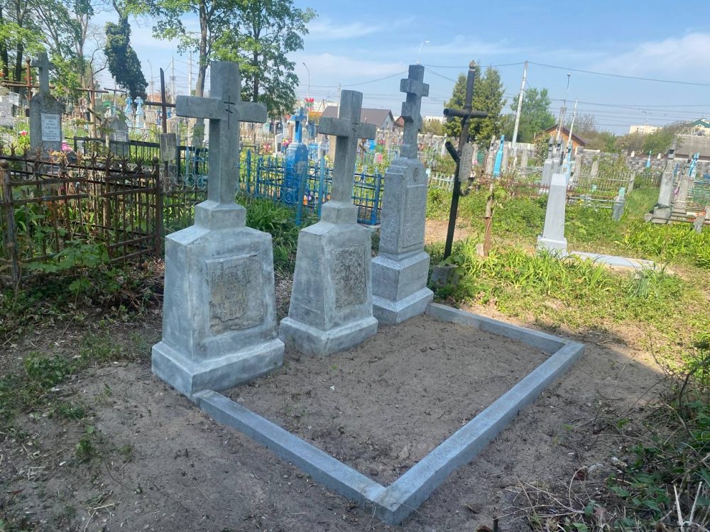 Как отреставрировали памятники на Тришинском кладбище. Фото: Брестский горисполком