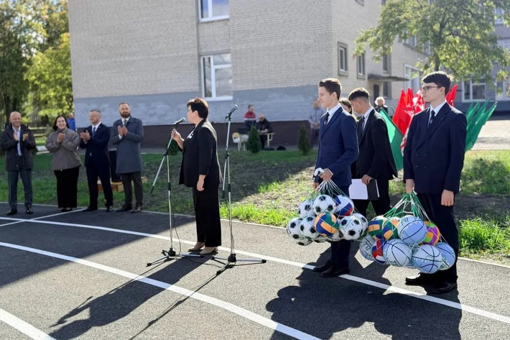 Открытие спортплощадки в гимназии №4 Бреста. Фото: Брестский горисполком