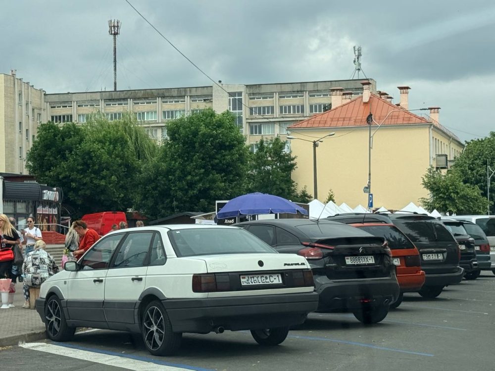 Платная парковка в центре Бреста. Фото: Брестский горисполком
