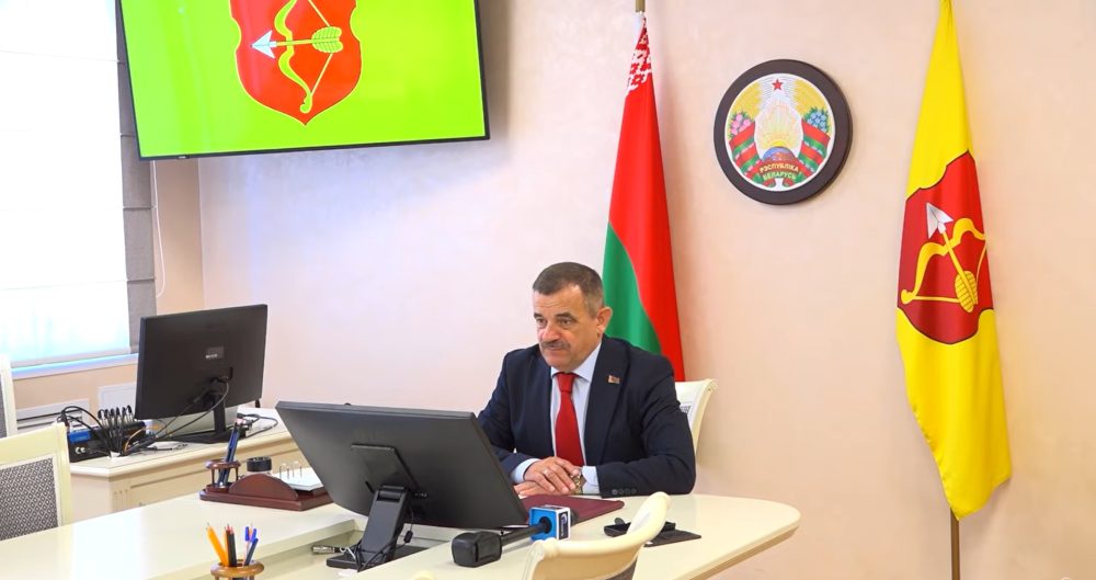 Председатель Пинского горисполкома Валерий Ребковец на совещании по поводу отопительного сезона. Скриншот видео