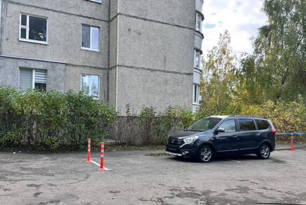 Самовольная парковка на Волгоградской в Бресте
