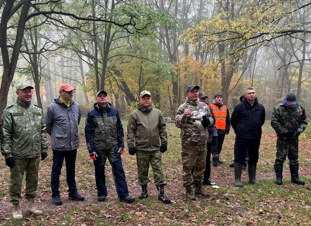 Субботник в лесопарке «Дубрава» в Бресте 17 октября 2026 года. Фото: Брестский горисполком